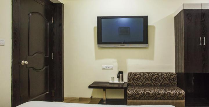 Oyo 2155 Hotel Wardhman Jabalpur Exterior foto