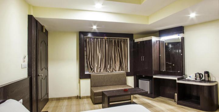 Oyo 2155 Hotel Wardhman Jabalpur Exterior foto