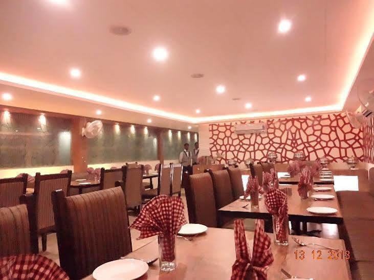 Oyo 2155 Hotel Wardhman Jabalpur Exterior foto